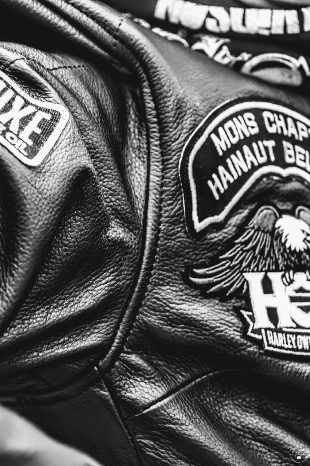 Détail de cuir et patchs de motard