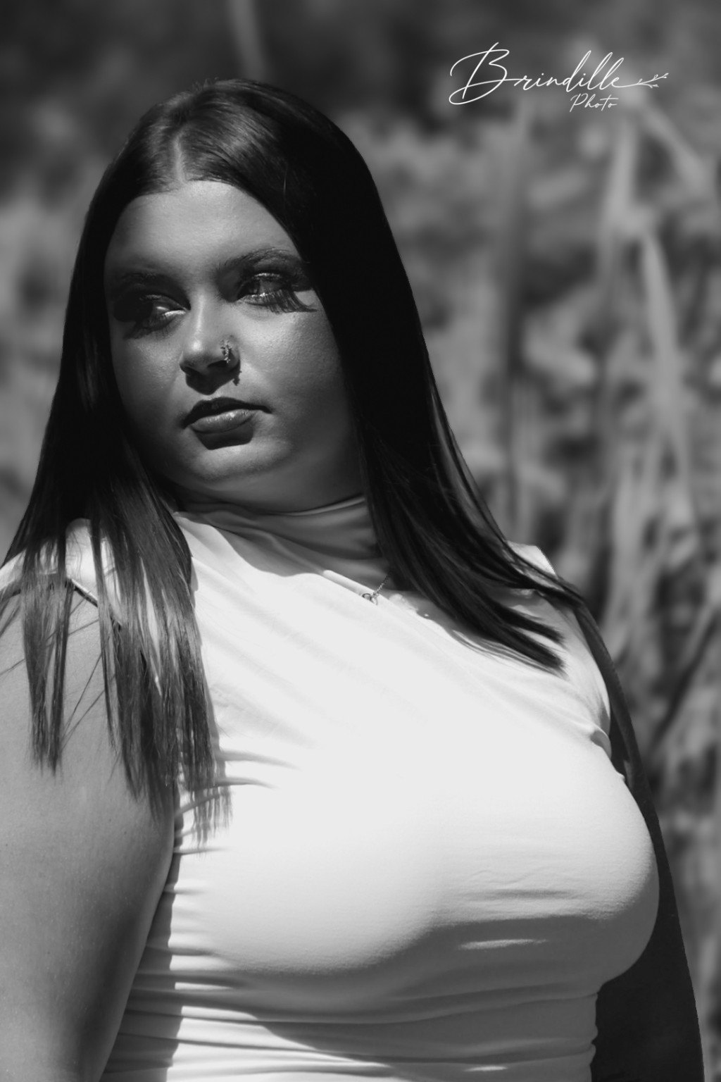 Portrait serré en noir et blanc